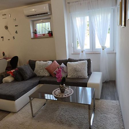 Apartments Mary & Free Parking Rovinj Room photo